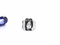 Witgouden oorbellen met diamanten en saffier - afbeelding 6 van  7