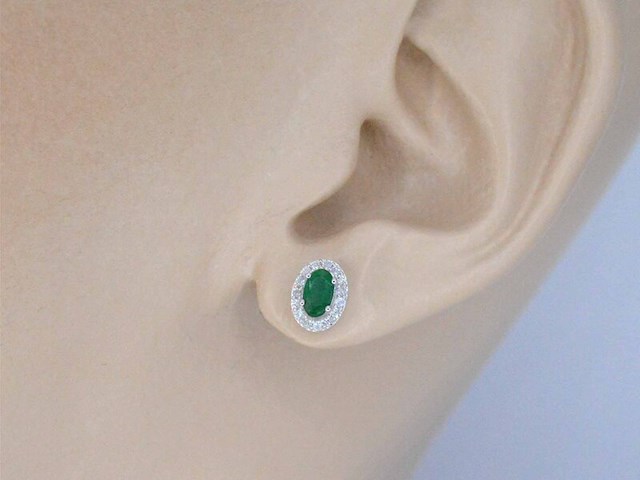 Witgouden oorbellen met diamanten en smaragd - afbeelding 2 van  7