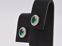 Witgouden oorbellen met diamanten en smaragd - afbeelding 4 van  7