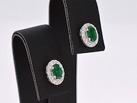 Witgouden oorbellen met diamanten en smaragd - afbeelding 5 van  7