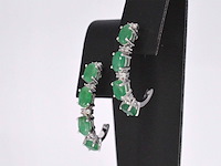 Witgouden oorbellen met diamanten en smaragd - afbeelding 4 van  9
