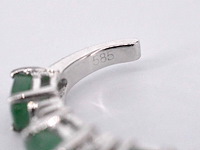 Witgouden oorbellen met diamanten en smaragd - afbeelding 7 van  9