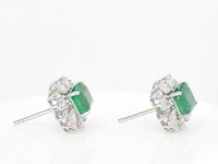 Witgouden oorbellen met diamanten en smaragden - afbeelding 6 van  10