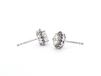 Witgouden oorbellen met diamanten en zwarte diamanten - afbeelding 4 van  9