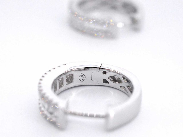 Witgouden oorbellen met diamanten - afbeelding 11 van  11