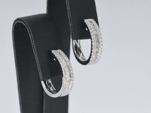 Witgouden oorbellen met diamanten - afbeelding 9 van  11