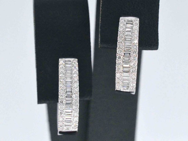 Witgouden oorbellen met diamanten - afbeelding 5 van  11