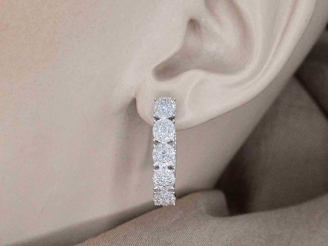 Witgouden oorbellen met diamanten - afbeelding 2 van  7