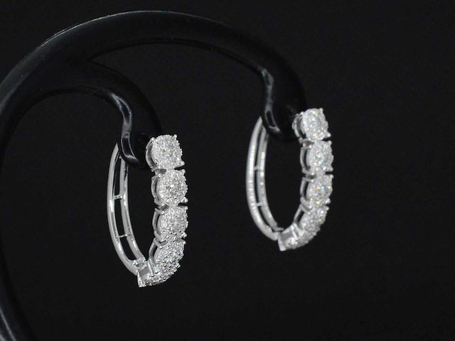 Witgouden oorbellen met diamanten - afbeelding 5 van  7