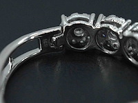 Witgouden oorbellen met diamanten - afbeelding 7 van  7