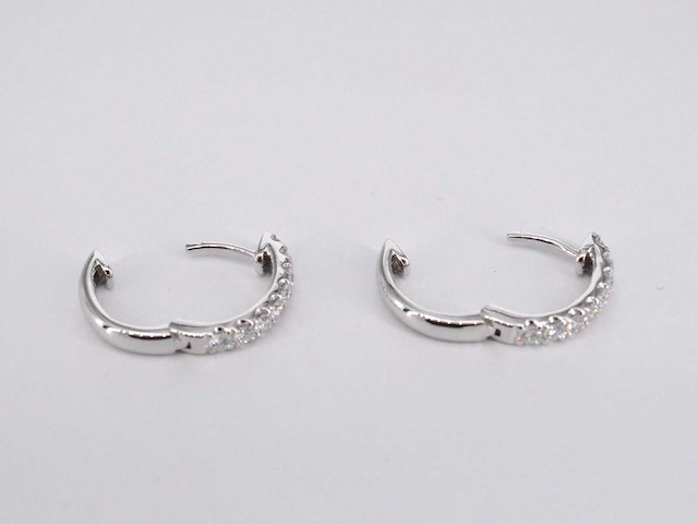 Witgouden oorbellen met diamanten - afbeelding 6 van  8