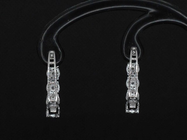 Witgouden oorbellen met diamanten - afbeelding 5 van  8