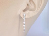 Witgouden oorbellen met diamanten - afbeelding 3 van  10