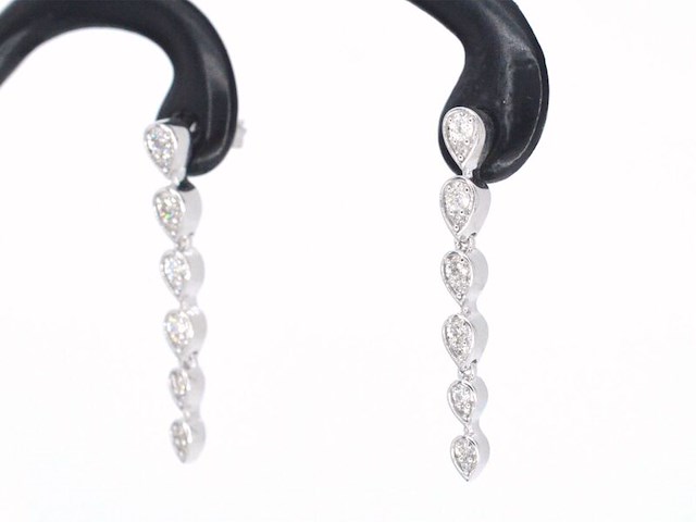 Witgouden oorbellen met diamanten - afbeelding 4 van  10