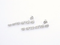 Witgouden oorbellen met diamanten - afbeelding 7 van  10