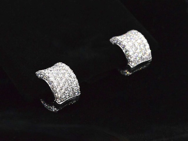 Witgouden oorbellen met diamanten - afbeelding 6 van  11