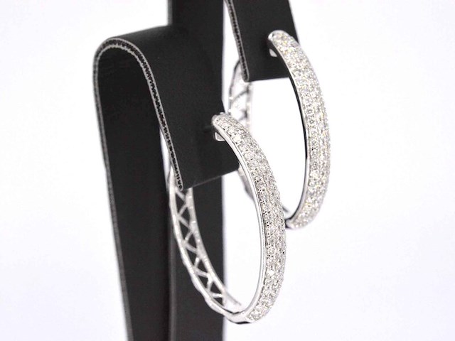 Witgouden oorbellen met diamanten - afbeelding 6 van  10