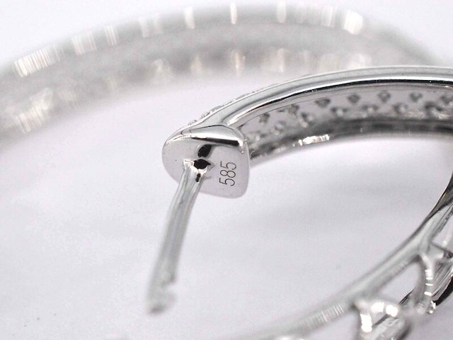 Witgouden oorbellen met diamanten - afbeelding 9 van  10