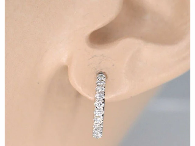Witgouden oorbellen met diamanten - afbeelding 2 van  5