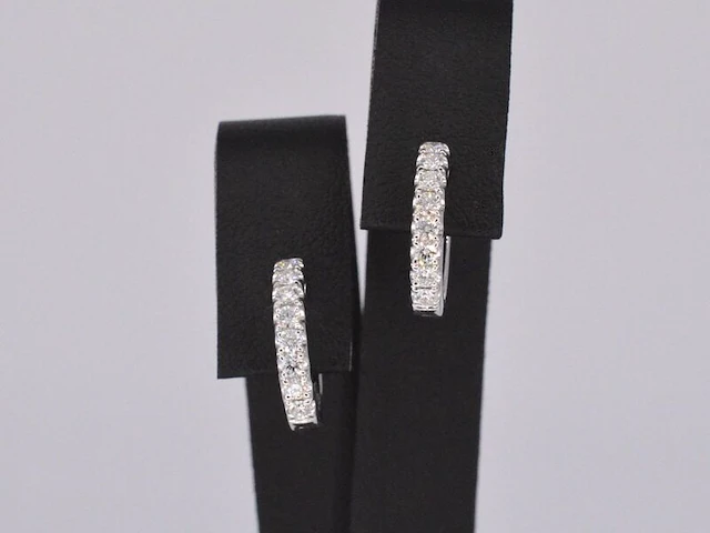 Witgouden oorbellen met diamanten - afbeelding 1 van  9