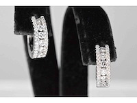 Witgouden oorbellen met drie rijen diamanten - afbeelding 1 van  7