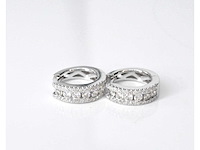 Witgouden oorbellen met drie rijen diamanten - afbeelding 6 van  7