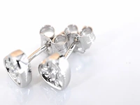 Witgouden oorbellen met een briljant geslepen diamant in hartvorm - afbeelding 5 van  7