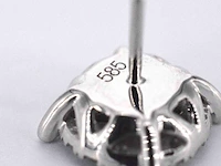 Witgouden oorbellen met een briljant geslepen diamant - afbeelding 9 van  10