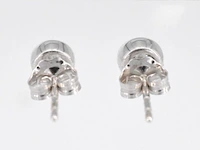 Witgouden oorbellen met een briljant geslepen diamant - afbeelding 4 van  7