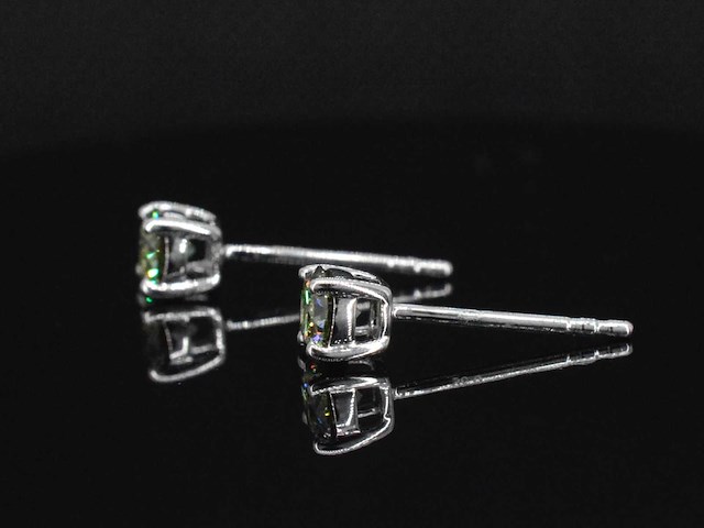 Witgouden oorbellen met groene diamanten 0.50 carat - afbeelding 6 van  9