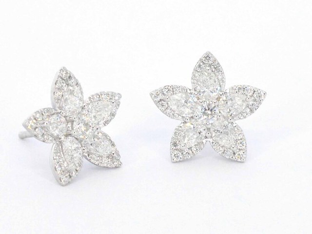 Witgouden oorbellen met grote diamanten 1.64 carat - afbeelding 1 van  11
