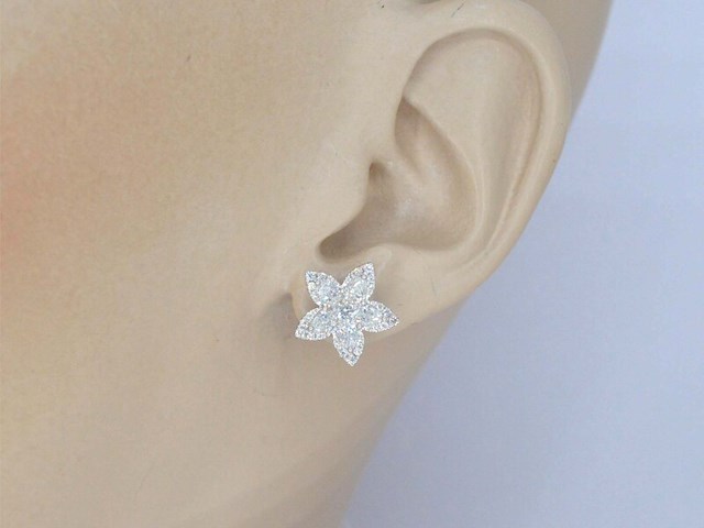 Witgouden oorbellen met grote diamanten 1.64 carat - afbeelding 4 van  11