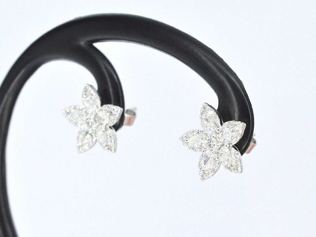 Witgouden oorbellen met grote diamanten 1.64 carat - afbeelding 5 van  11