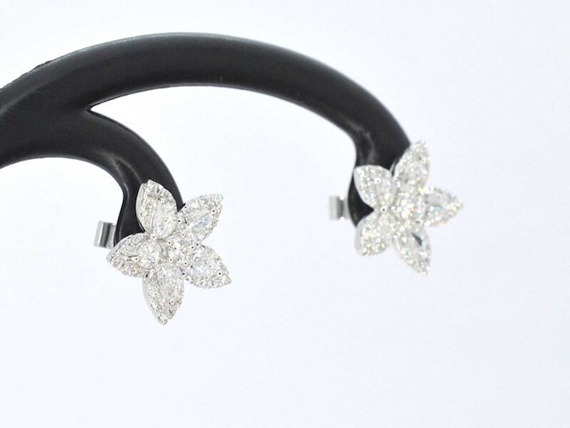 Witgouden oorbellen met grote diamanten 1.64 carat - afbeelding 6 van  11