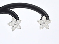 Witgouden oorbellen met grote diamanten 1.64 carat - afbeelding 7 van  11