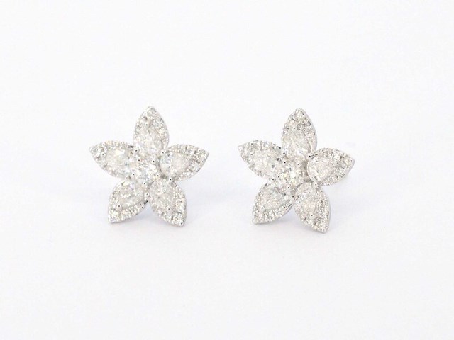 Witgouden oorbellen met grote diamanten 1.64 carat - afbeelding 8 van  11