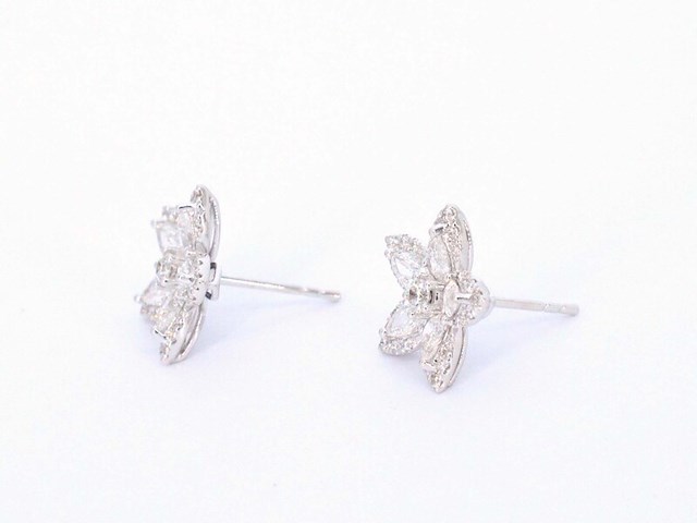 Witgouden oorbellen met grote diamanten 1.64 carat - afbeelding 10 van  11