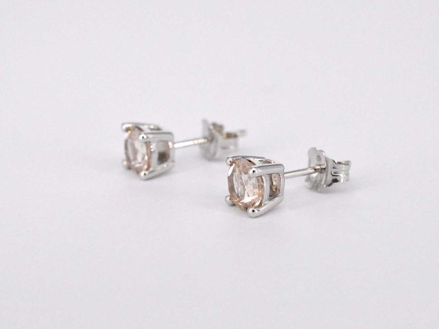 Witgouden oorbellen met morganiet - afbeelding 9 van  9