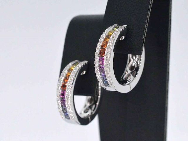 Witgouden oorbellen met multi colour saffieren en diamanten - afbeelding 3 van  9