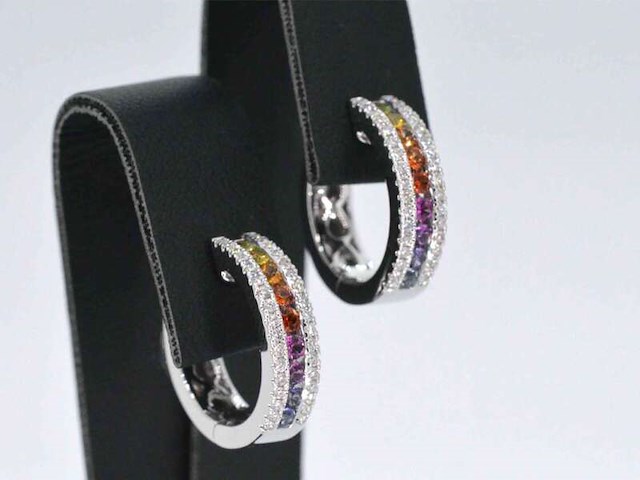 Witgouden oorbellen met multi colour saffieren en diamanten - afbeelding 4 van  9