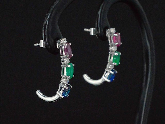 Witgouden oorbellen met multicolour edelstenen en diamant - afbeelding 4 van  8