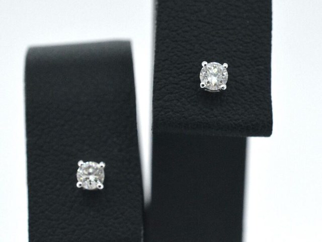 Witgouden oorbellen met natuurlijke diamant - afbeelding 1 van  9