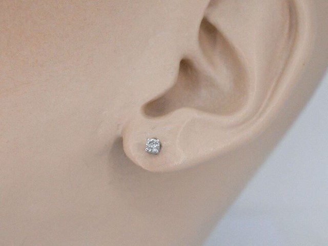 Witgouden oorbellen met natuurlijke diamant - afbeelding 2 van  9