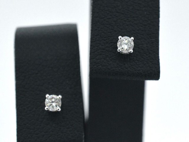 Witgouden oorbellen met natuurlijke diamant - afbeelding 1 van  9