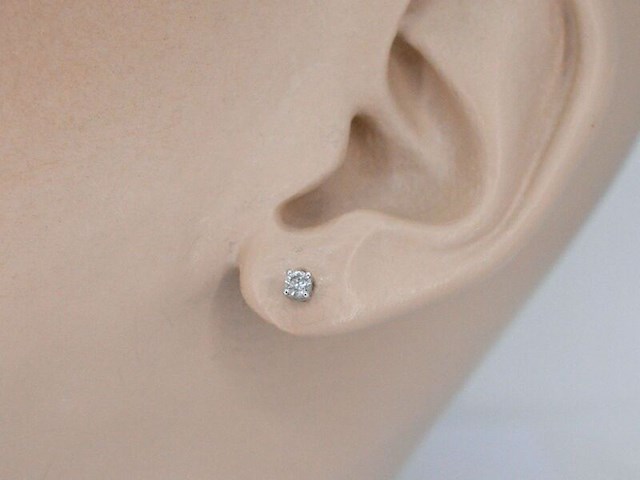 Witgouden oorbellen met natuurlijke diamant - afbeelding 2 van  9