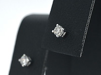 Witgouden oorbellen met natuurlijke diamant - afbeelding 3 van  9