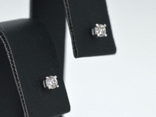 Witgouden oorbellen met natuurlijke diamant - afbeelding 4 van  9
