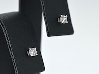 Witgouden oorbellen met natuurlijke diamant - afbeelding 4 van  9