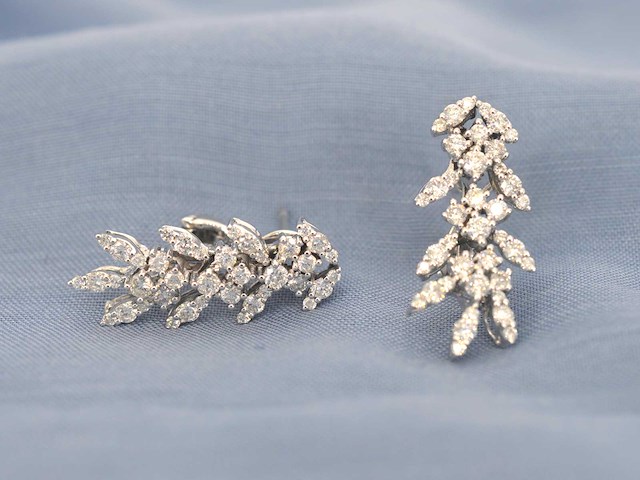 Witgouden oorbellen met natuurlijke diamanten 1.60 carat - afbeelding 2 van  9