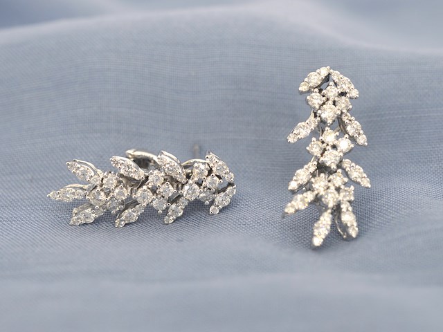 Witgouden oorbellen met natuurlijke diamanten 1.60 carat - afbeelding 3 van  10